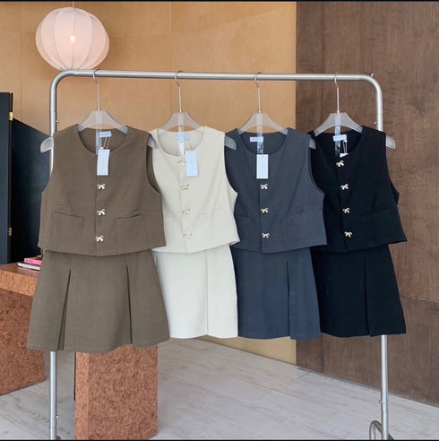 Women Casual Sleeveless Vest With Mini Pleated Skirts